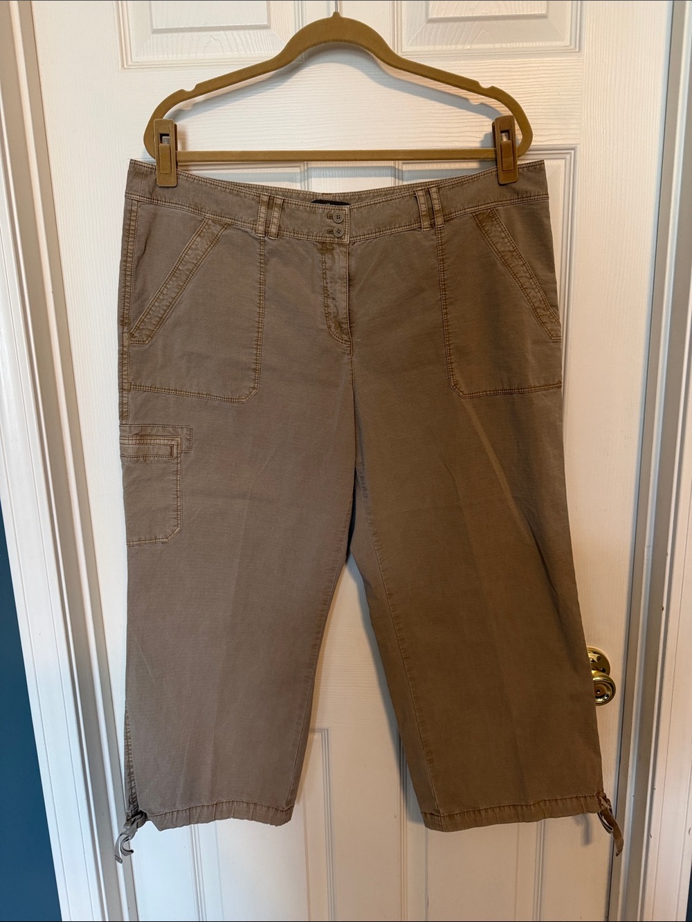 Tommy Bahama Taupe Cargo Capri Pants